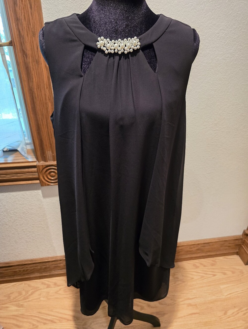 SLNY Size 12 Black Sleeveless Beaded-Accent Chiffon Overlay Dress.